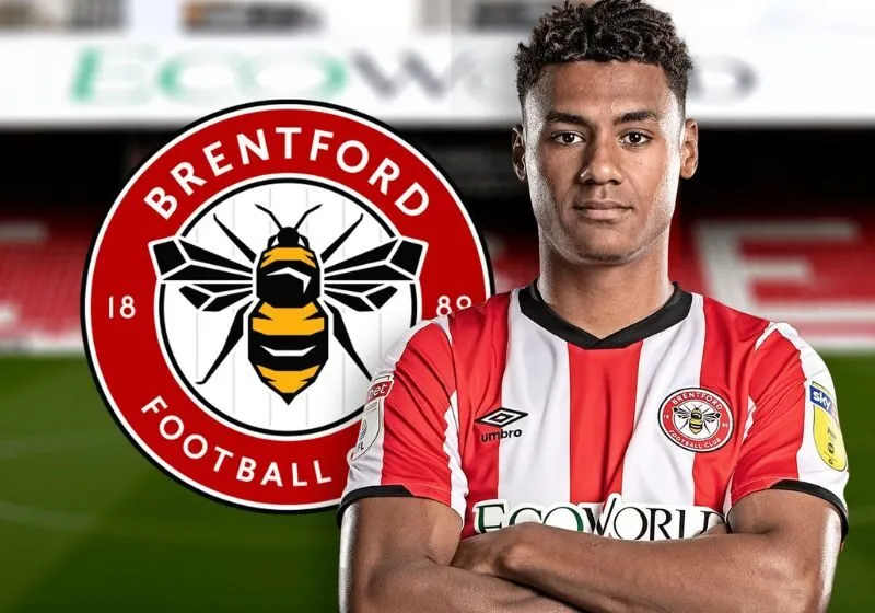 Ollie Watkins gia nhập Brentford vào năm 2017