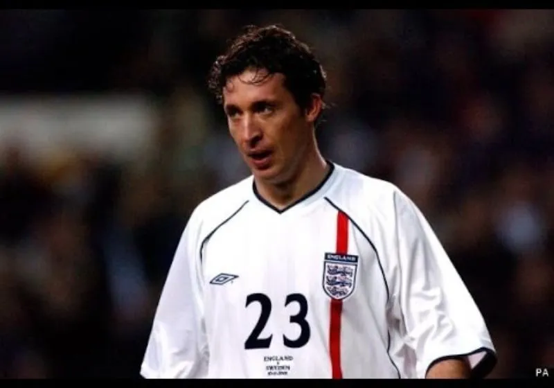 Robbie Fowler an mừng