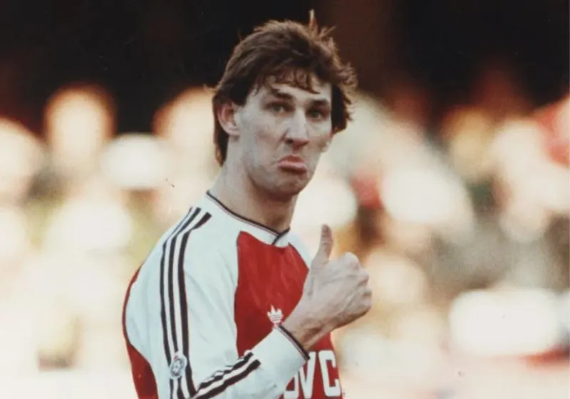 Tony adams từng đã cho câu lạc bộ nào