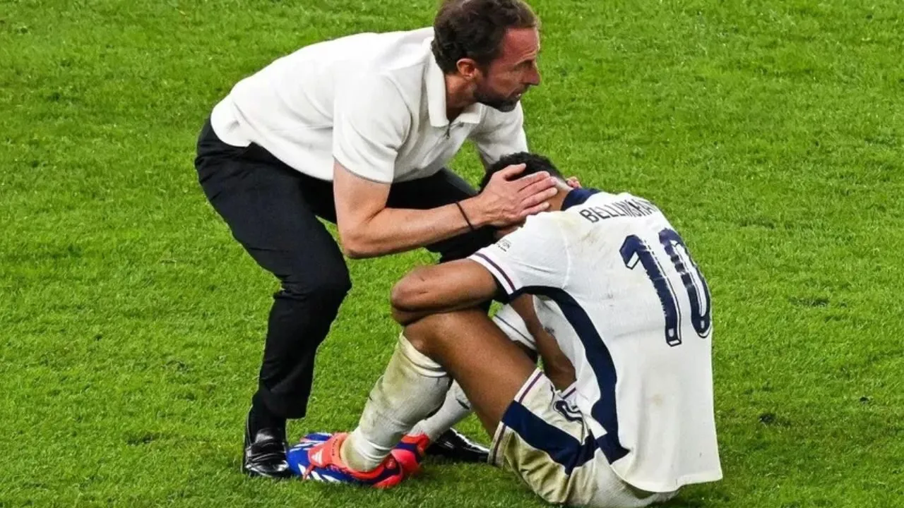 Bellingham bị loại khỏi đội tuyển Anh