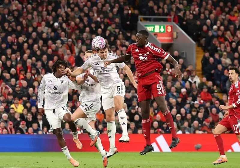Pha kết liễu lạnh lùng của Harry Maguire đã đánh sập pháo đài Anfield.